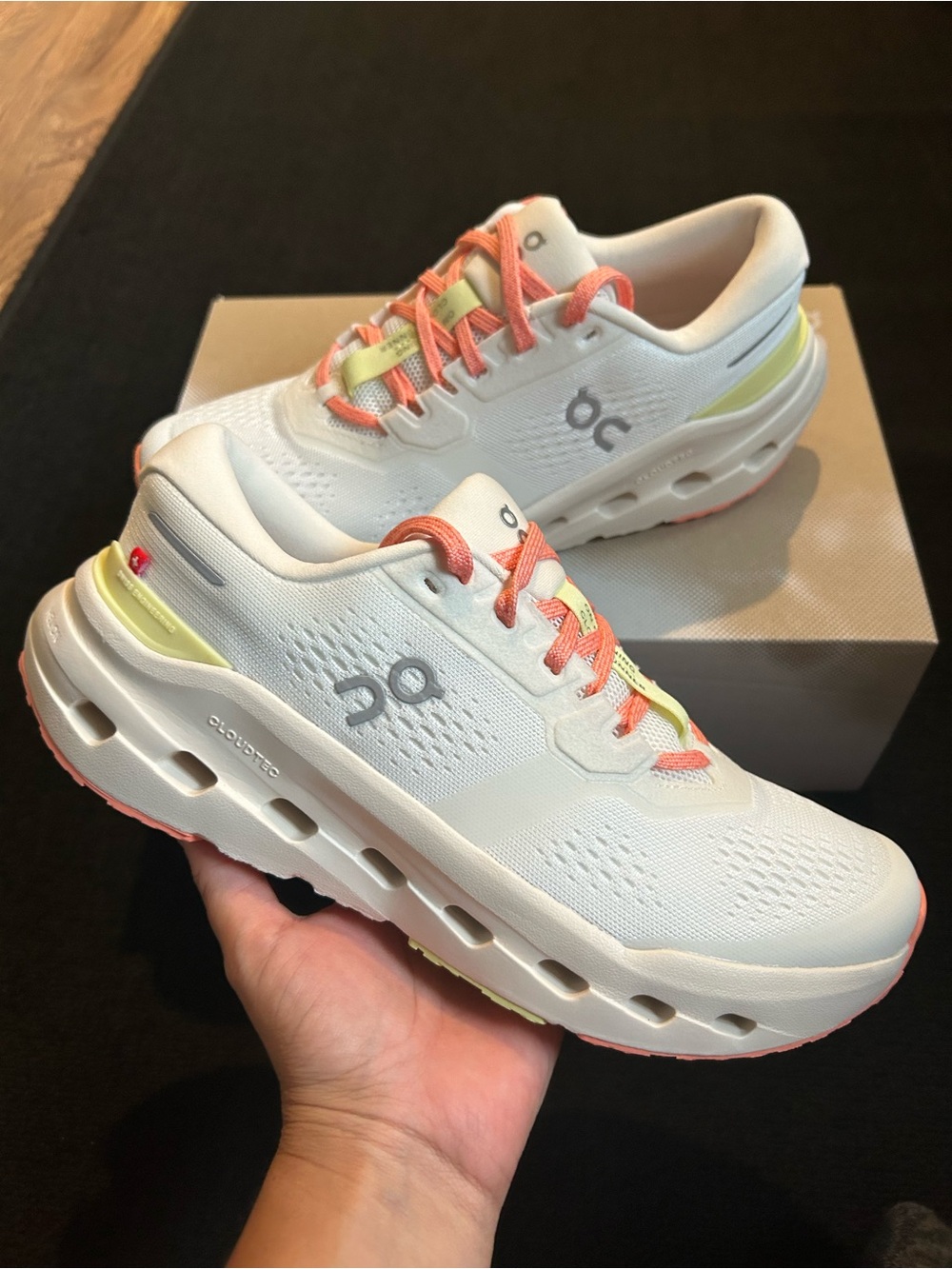 ON CLOUDRUNNER ivory dew athletic training running shoes sneakers women’s 9 new